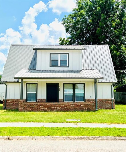 222 E Main St, Stroud, OK 74079