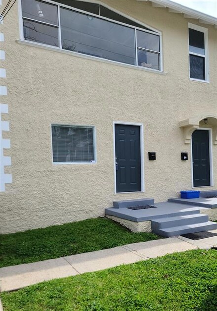 2415 Valmont St, New Orleans, LA 70115