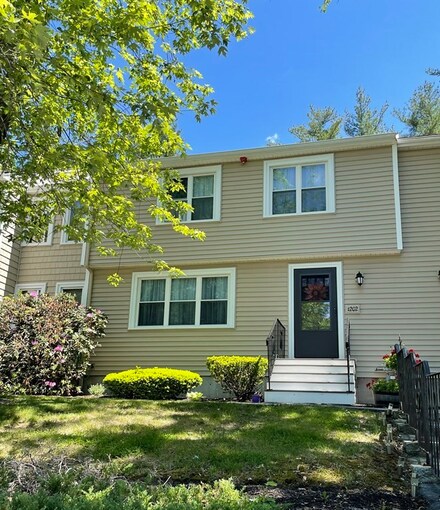 202 Cardinal Ln, Tyngsboro, MA 01879