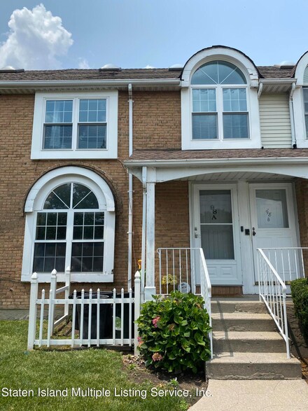 98 Debbie St Unit A, Staten Island, NY 10314