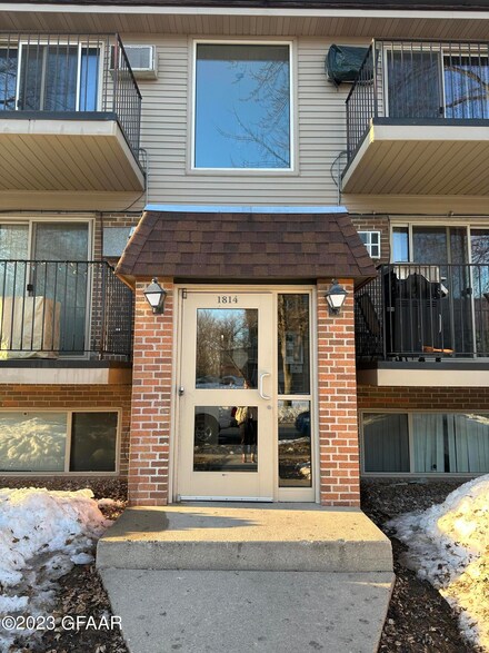 1814 22nd Ave S Unit 106, Grand Forks, ND 58201