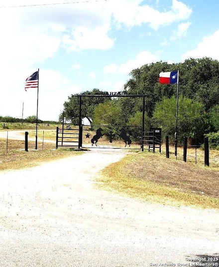 1121 Colony Rd, Normanna, TX 78142