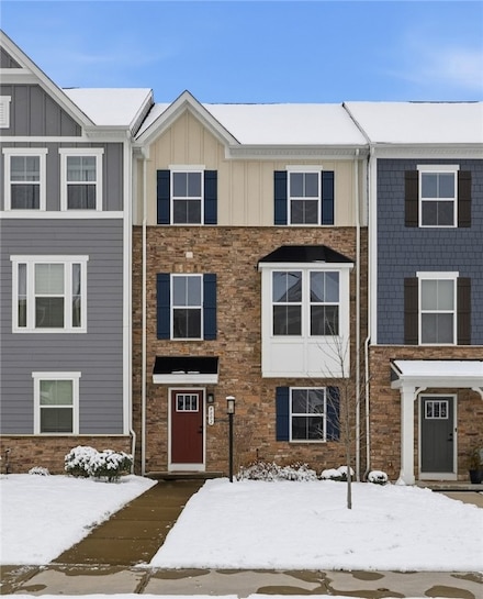 9002 Hickory Rd, Gibsonia, PA 15044