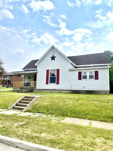133 W Jackson St, Galveston, IN 46932