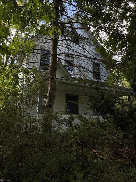 25424 Highland Rd, Cleveland, OH 44143