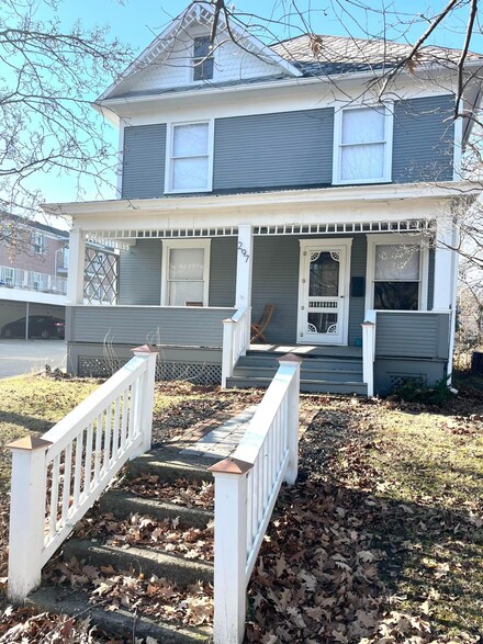 297 N Sandusky St, Delaware, OH 43015