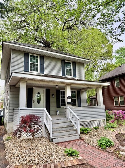237 S 9th St, Wood River, IL 62095