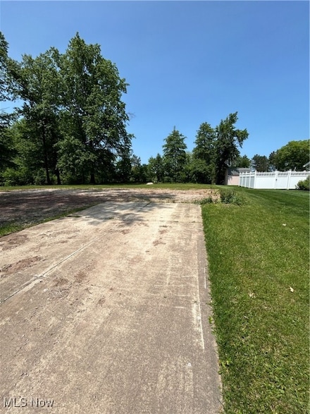 1255 Chapel Ct, Amherst, OH 44001