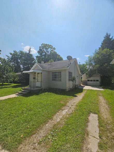 317 N 3rd Ave, Big Rapids, MI 49307