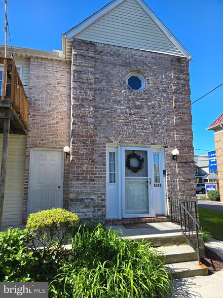 2142 Market St Unit 203 A, Camp Hill, PA 17011