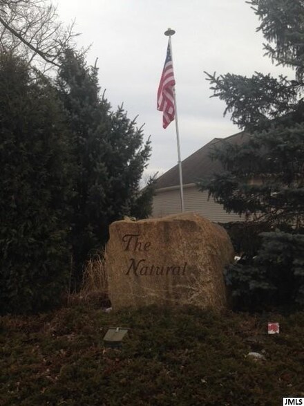 Unit 32 Natural Ln, Jackson, MI 49203
