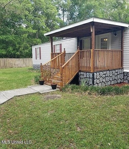 7310 Pineview Dr, Gautier, MS 39553