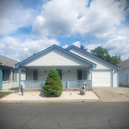 805 Bower Ln, Grants Pass, OR 97527