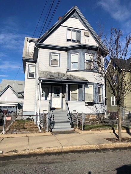 48 Cleveland Ave, Everett, MA 02149