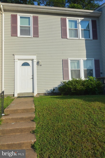 9520 Mooregate Ct, Lorton, VA 22079