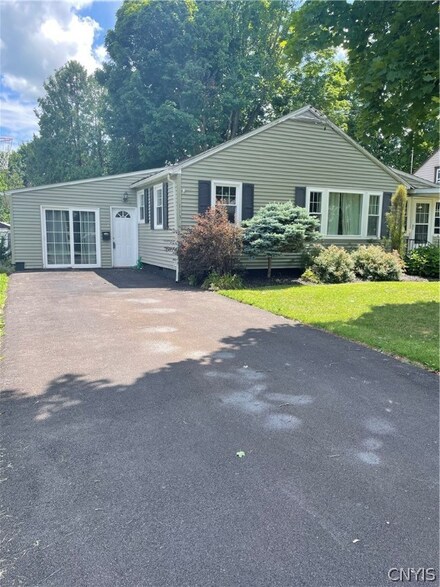 113 Hoover Dr, Syracuse, NY 13205