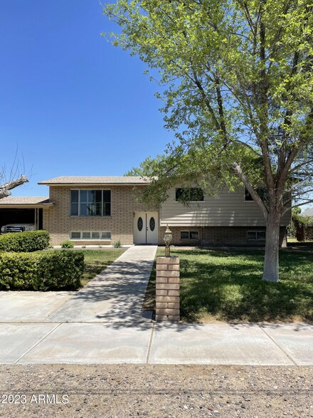 1307 N 8th Ave, Thatcher, AZ 85552