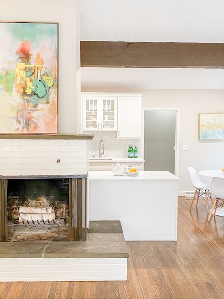 2 Crest Dr, Dover, MA 02030