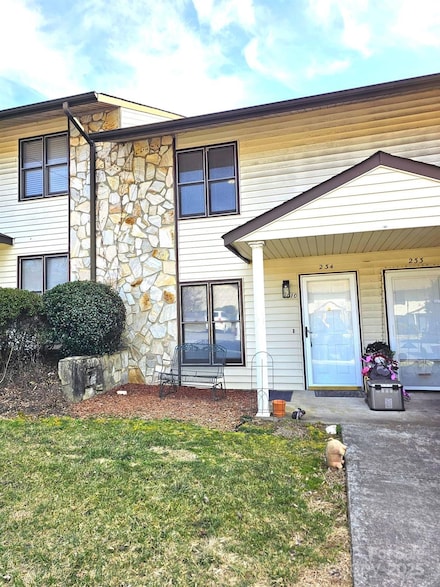 1010 Cedar Place Ct, Winston Salem, NC 27107
