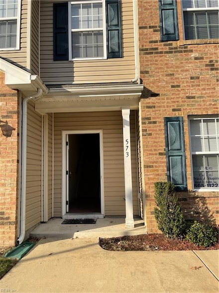 573 Old Colonial Way, Newport News, VA 23608