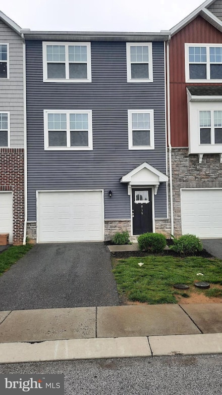 819 Schooner Ln, Mechanicsburg, PA 17050