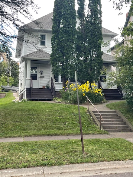 1427 E 2nd St, Duluth, MN 55805