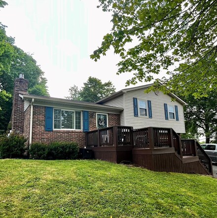 230 Briarwood Dr, Shady Spring, WV 25918