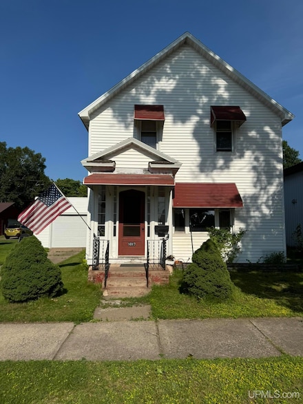 1017 River Ave, Iron Mountain, MI 49801