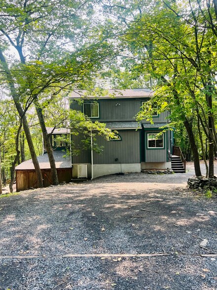 120 Totteridge Rd, Bushkill, PA 18324
