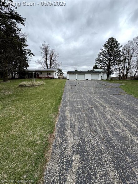 9271 Steamburg Rd, Hillsdale, MI 49242