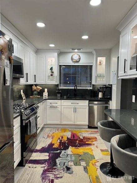 26 Front Ct, Old Bridge, NJ 08857