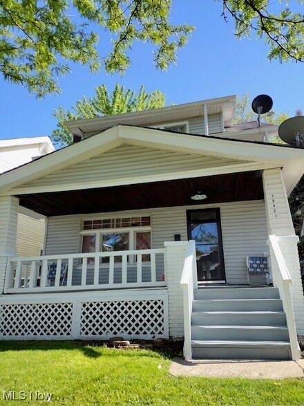 10821 Saint Mark Ave, Cleveland, OH 44111