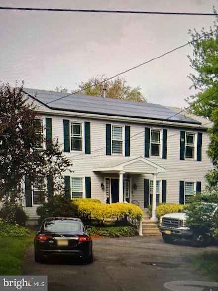 2 Lake Dr, Linwood, NJ 08221