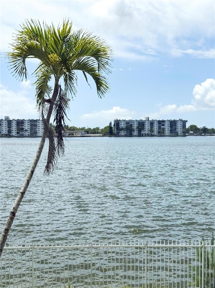 1100 NE 191st St Unit 25, Miami, FL 33179