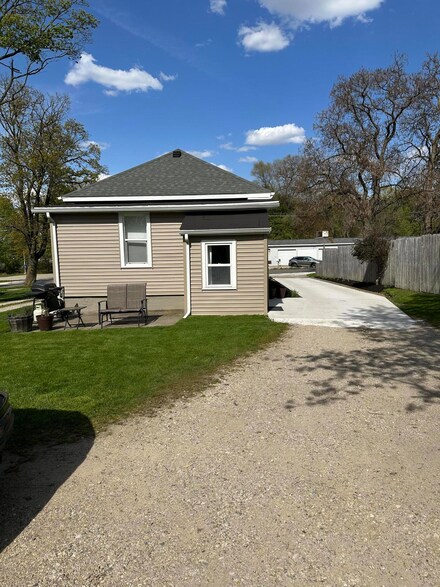 6853 Hammond Ave SE, Caledonia, MI 49316