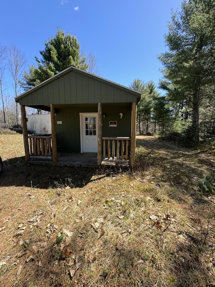 7 Old Schoolhouse Rd, Norridgewock, ME 04957