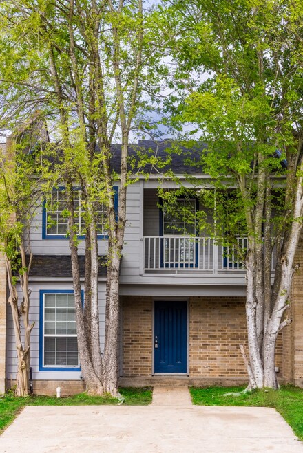 103 Normal Park Dr Unit B, Huntsville, TX 77320