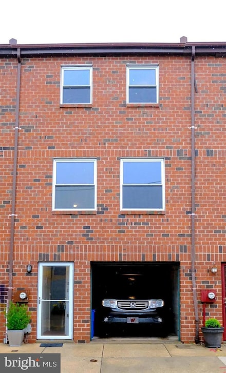 829 Lecount St, Philadelphia, PA 19130