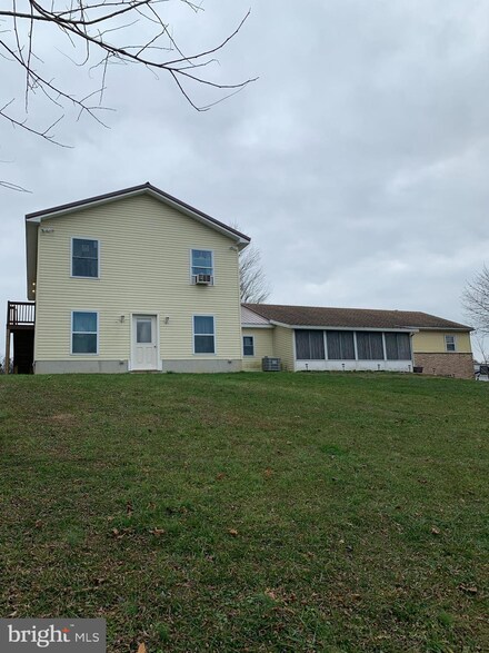 7355 Moyer Rd, Harrisburg, PA 17112