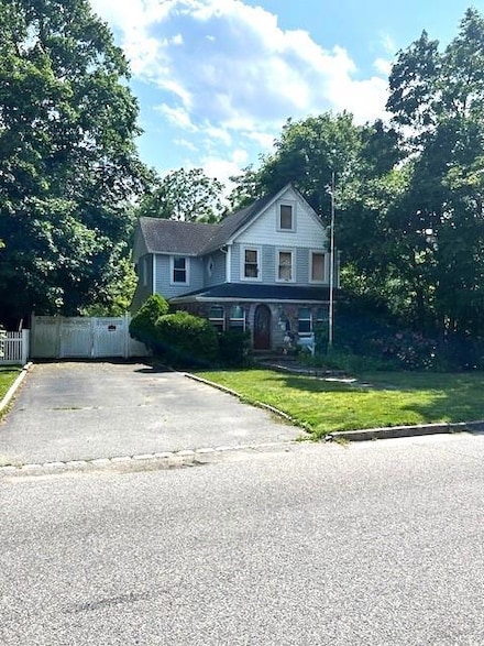 30 Arnold Ave, West Babylon, NY 11704