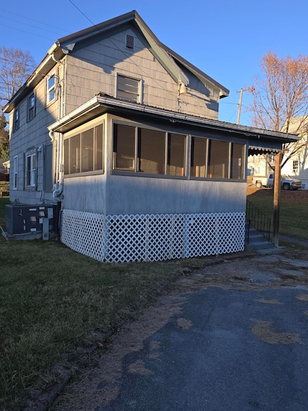 615 Pocahontas Ave, Ronceverte, WV 24970
