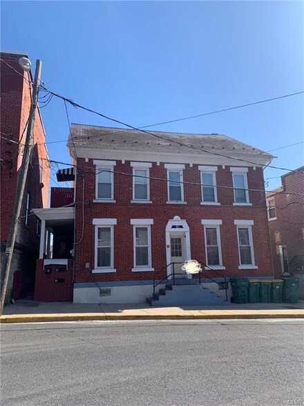 30 4th St, Pennsburg, PA 18073