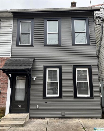 142 Front St, Catasauqua, PA 18032