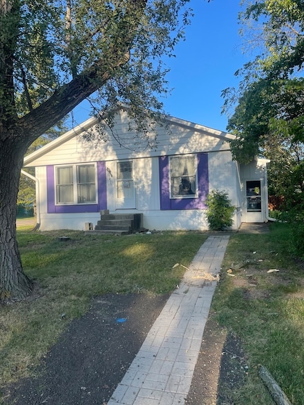 1415 Woodridge Dr, Round Lake Beach, IL 60073
