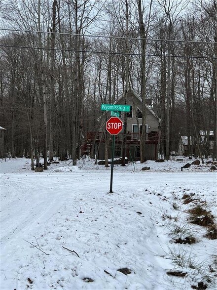 5108 Winamac Dr, Coolbaugh Township, PA 18347