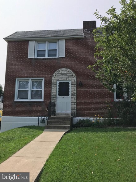 312 Holland St, Crum Lynne, PA 19022