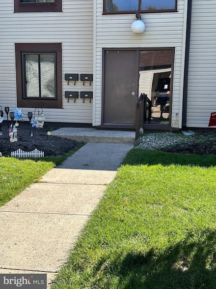 7 Avon Dr E, East Windsor, NJ 08520