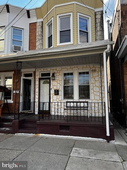 1138 Everett St, Camden, NJ 08104