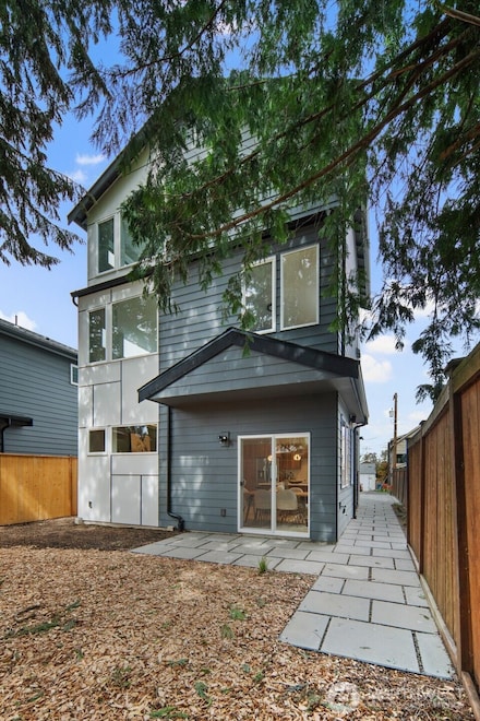 3809 NE 89th St, Seattle, WA 98115