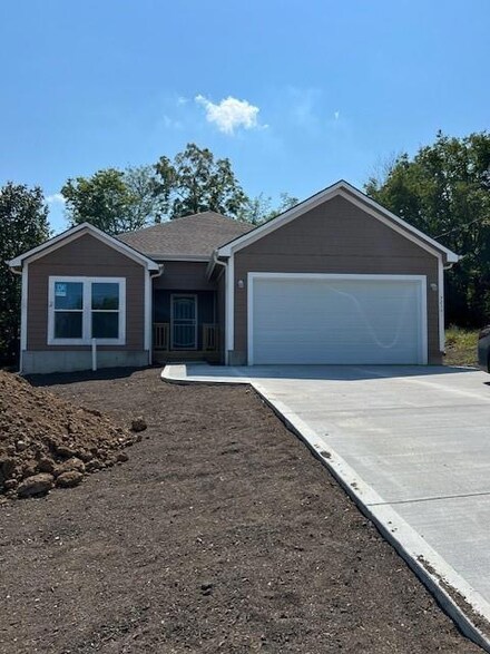 5211 E 39th St, Kansas City, MO 64128